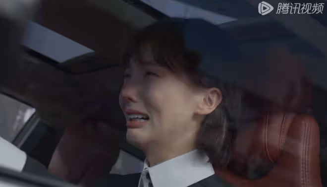 《平凡之路》左娜媽媽戀愛腦，比左大建出軌女兒的閨蜜更氣人！