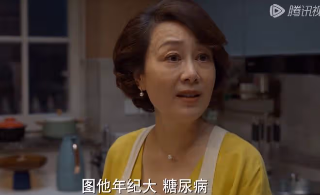 《平凡之路》左娜媽媽戀愛腦，比左大建出軌女兒的閨蜜更氣人！
