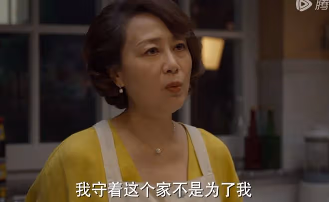 《平凡之路》左娜媽媽戀愛腦，比左大建出軌女兒的閨蜜更氣人！