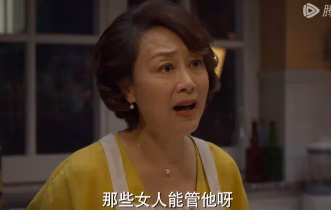 《平凡之路》左娜媽媽戀愛腦，比左大建出軌女兒的閨蜜更氣人！