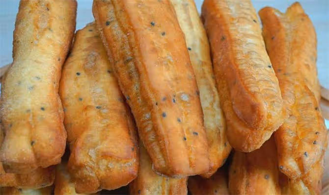 空心大油條，教你零失敗的做法，家裡有麵粉就能做，超簡單