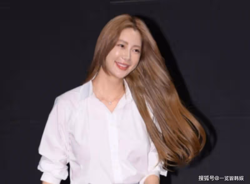 克拉拉穿上億珠寶亮相 在韓國宣傳流浪地球2 韓國稱其是票房女王