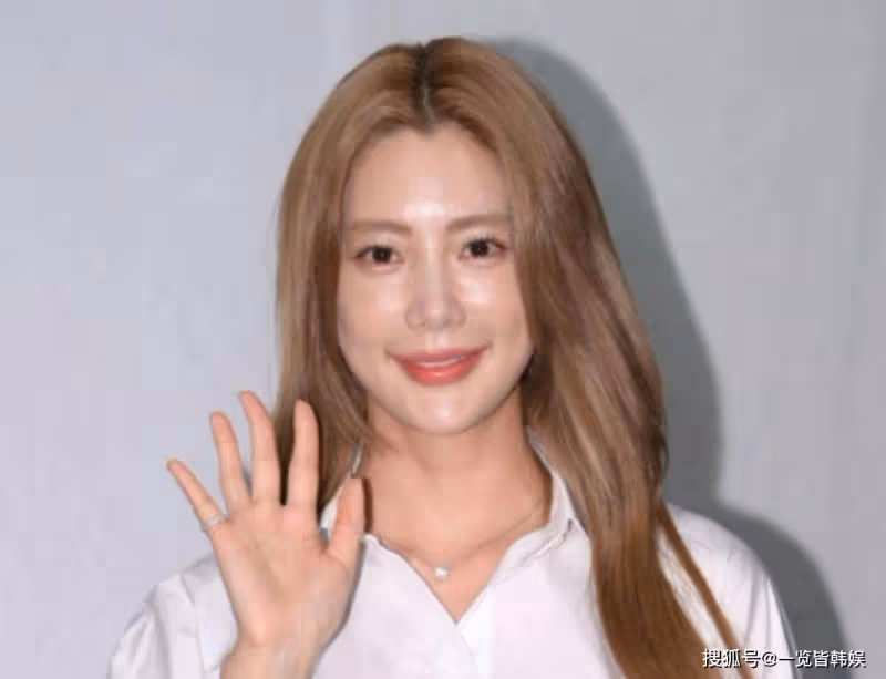 克拉拉穿上億珠寶亮相 在韓國宣傳流浪地球2 韓國稱其是票房女王