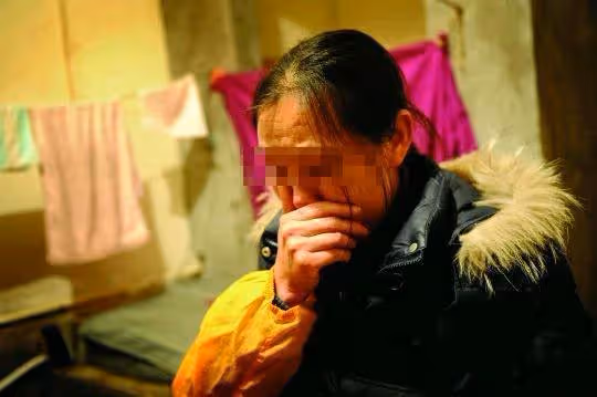 小姑子是啞巴,嫂子偷了錢栽贓給她,隔天收到銀行簡訊,含淚自首