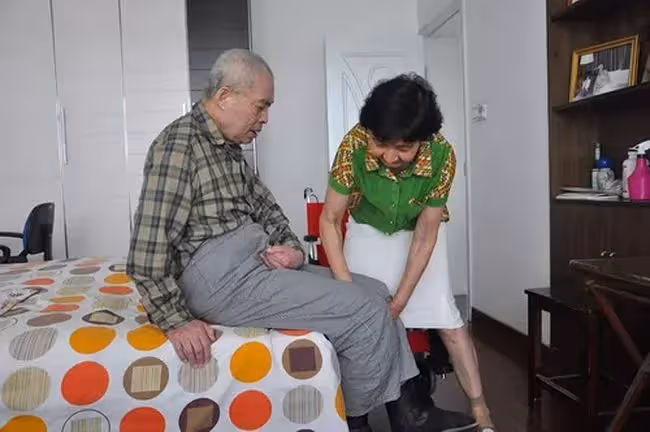 病父無人顧!我讓看護「一家三口都住進我家」管吃管住 沒想到「老父親的變化」震驚所有人