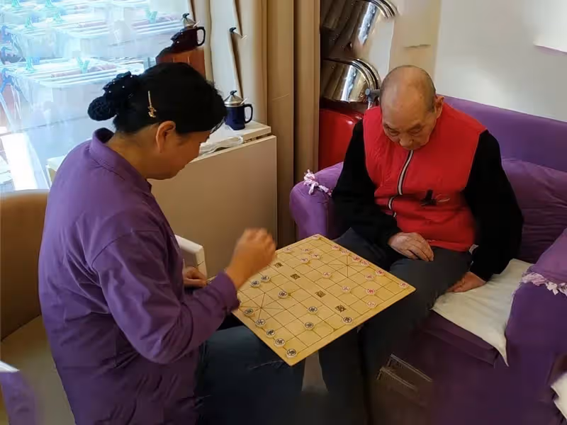 病父無人顧！我讓看護「一家三口都住進我家」管吃管住　沒想到「老父親的變化」震驚所有人