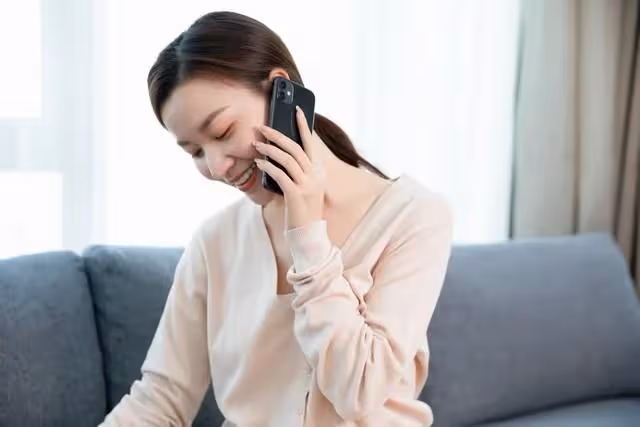 老同學空手來玩3天「我花了2萬元」她沒有出錢,被婆婆說:花錢值得嗎?同學走後打掃房間「發現一物」我哭了.....