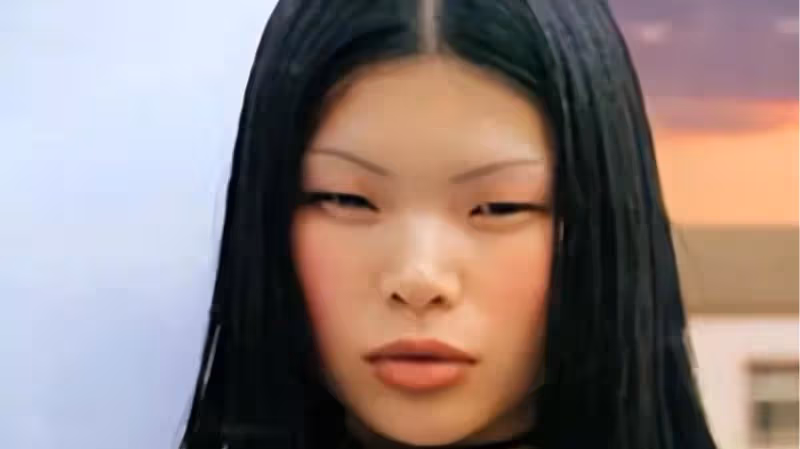國際超模呂燕：長相不佳卻嫁法國貴族，混血兒子顏值超高