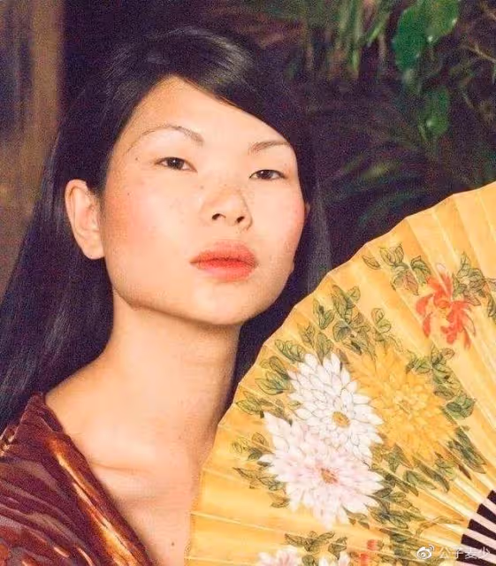 國際超模呂燕:長相不佳卻嫁法國貴族,混血兒子顏值超高
