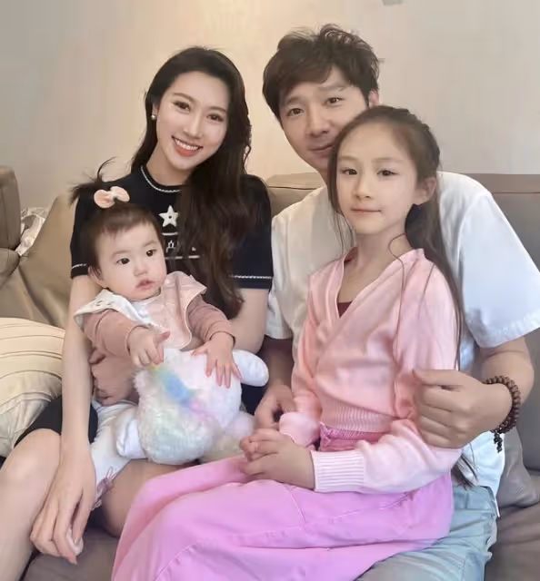 陳佩斯家族聚會照曝光！孫女仙氣十足，外甥女嫁潮汕豪門打扮高貴