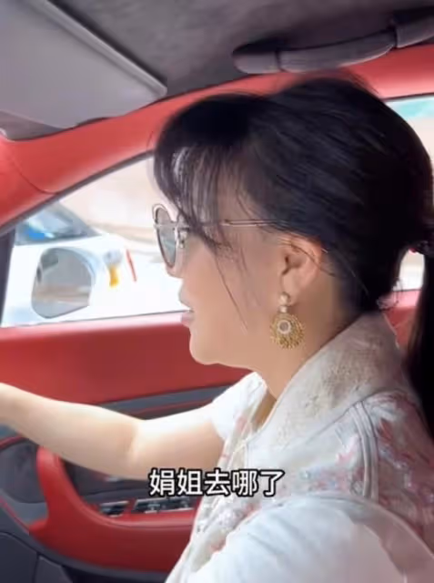 好恩愛！知名港星曬百萬名車被嘲吃軟飯，其太太點贊留言低調護夫