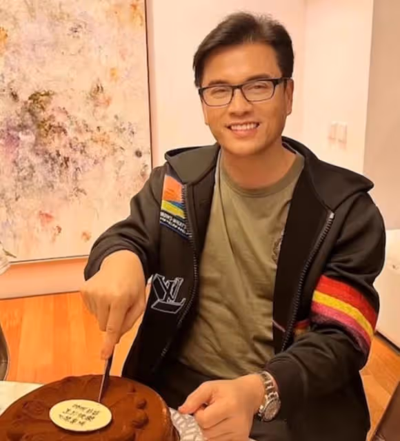 好恩愛！知名港星曬百萬名車被嘲吃軟飯，其太太點贊留言低調護夫