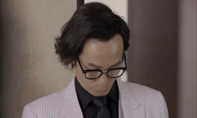 TVB知名男星髮際線後移明顯，兩鬢微白顯滄桑，網友：男神也老了