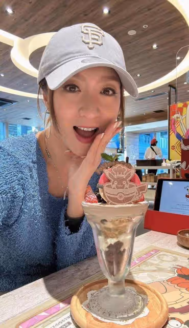 驚艷！TVB女星曬與子女合照，14歲女兒顏值高，被要求原地出道