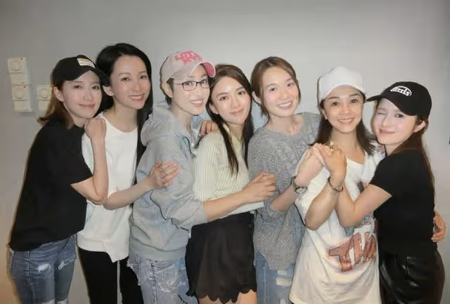 香港知名女星復出拍劇，化濃妝穿嫵媚旗袍出鏡，吻戲床戲尺度大