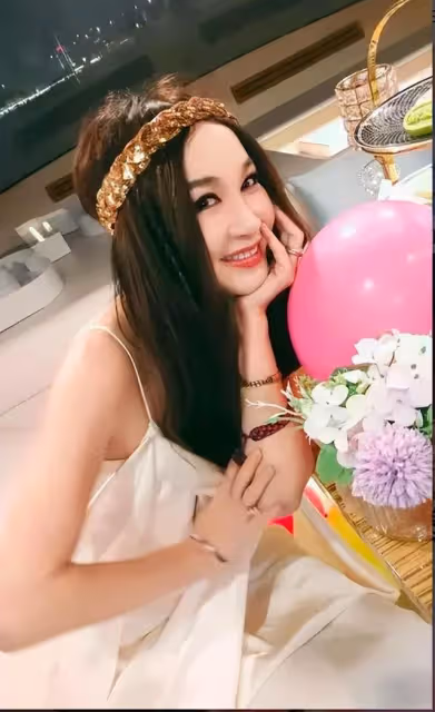 香港知名女星疑沒穿內衣被指走光，側身照瘋傳引網友熱議