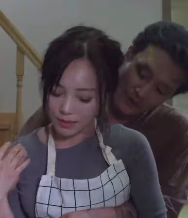 婆婆生病住院了,那晚公公偷偷來到我房間,我以為是老公,所以就發生了"這件事"!