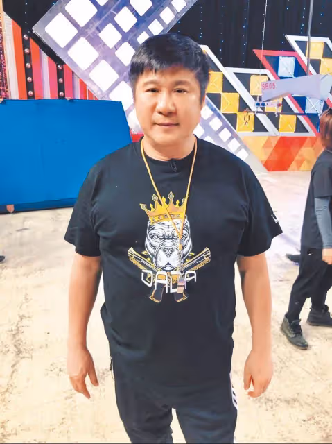 每年都捐500萬!胡瓜默默付出30年「低調當榮譽校長」笑伴弱勢童長大,一出場「孩子熱情包圍」含熱淚:付出也是幸福