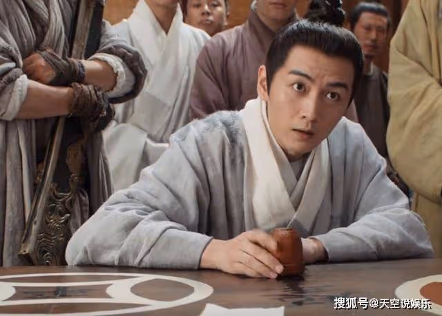 《雲襄傳》金十兩從刺殺到拜師,雲襄施展驚人千術,與亞男賭局相遇