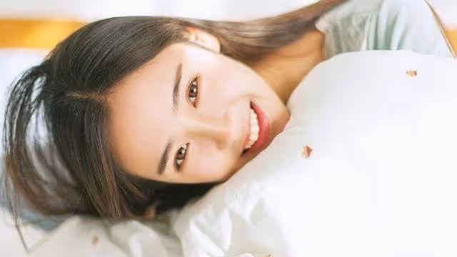 為防兒媳,公婆買房寫女兒名,老伴生病婆婆淚崩:女兒不如兒媳親