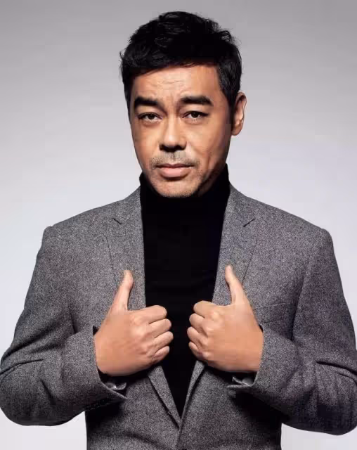 劉青雲曾嫌郭藹明是花瓶，日後卻成懷中妻，如今56歲成寵妻狂魔