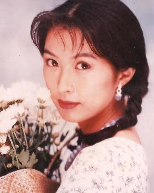 劉青雲曾嫌郭藹明是花瓶，日後卻成懷中妻，如今56歲成寵妻狂魔