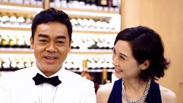 劉青雲曾嫌郭藹明是花瓶，日後卻成懷中妻，如今56歲成寵妻狂魔