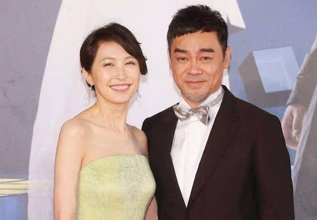 劉青雲曾嫌郭藹明是花瓶，日後卻成懷中妻，如今56歲成寵妻狂魔