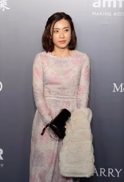 不給前妻子女留家產,甘比獨享寵愛?小記者上位,劉鑾雄有大智慧