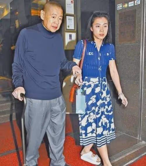 不給前妻子女留家產,甘比獨享寵愛?小記者上位,劉鑾雄有大智慧