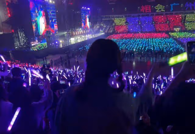 一場演唱會就把華晨宇的虛偽、張傑的土和李榮浩的混搭體現得淋漓盡致