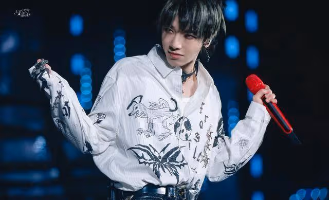 一場演唱會就把華晨宇的虛偽、張傑的土和李榮浩的混搭體現得淋漓盡致