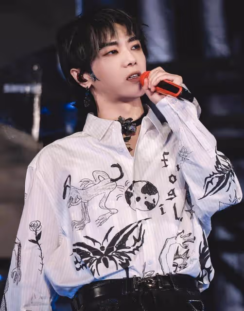 一場演唱會就把華晨宇的虛偽、張傑的土和李榮浩的混搭體現得淋漓盡致