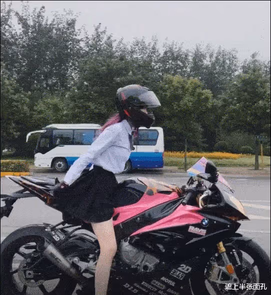 網紅痞幼與50歲大叔分手，黑歷史一大堆，被質疑從頭到尾都是炒作