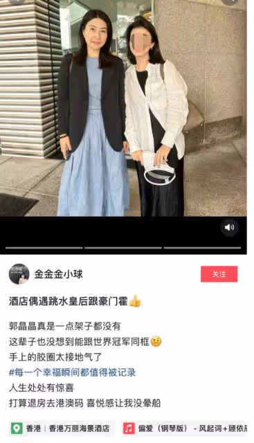好節儉!偶遇郭晶晶夫婦,霍啟剛提3萬元公文包,邊角磨破仍不換