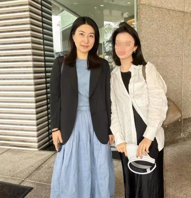 好節儉!偶遇郭晶晶夫婦,霍啟剛提3萬元公文包,邊角磨破仍不換