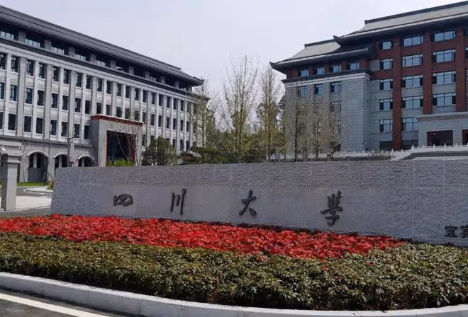 孟晚舟繼子成人禮穿幾十萬行頭,被諷像暴發戶,就讀高中全國第七