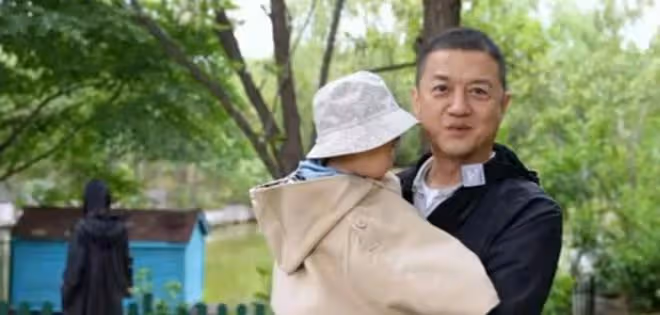 李亞鵬一切都結束,住的房子也被強制執行,清早發視頻向網友告別
