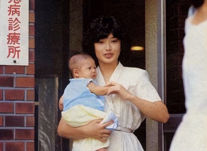 與三浦友和恩愛43年,山口百惠胖成奶奶,但我卻覺得她更有韻味了