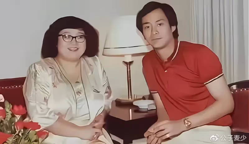 一次,鄭少秋對沈殿霞說,3年內生不出孩子就離婚,倒時別怪我無情