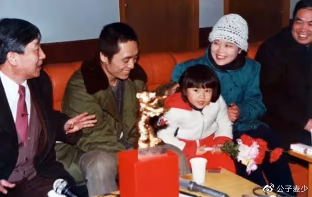 靠老婆出圈的3位男星!成名後拋棄妻子,甚至逼死原配,令人不齒
