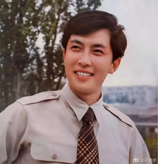 靠老婆出圈的3位男星!成名後拋棄妻子,甚至逼死原配,令人不齒