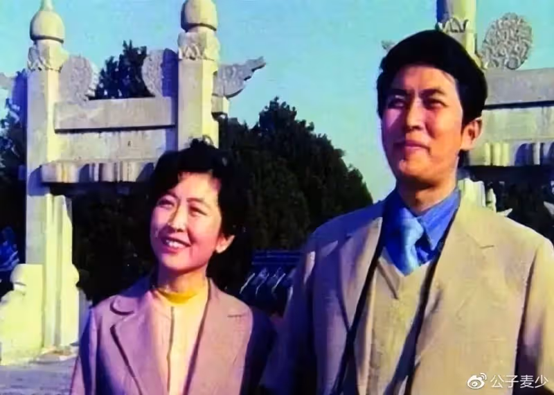 靠老婆出圈的3位男星!成名後拋棄妻子,甚至逼死原配,令人不齒