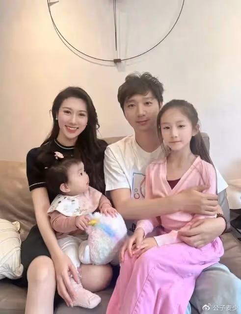 陳佩斯兒子曬全家福!4個孩子都是高顏值臉,表妹長相不輸女明星