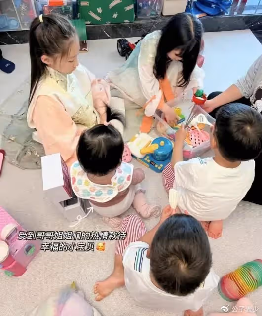 陳佩斯兒子曬全家福!4個孩子都是高顏值臉,表妹長相不輸女明星