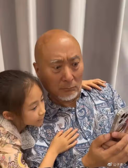 陳佩斯兒子曬全家福!4個孩子都是高顏值臉,表妹長相不輸女明星