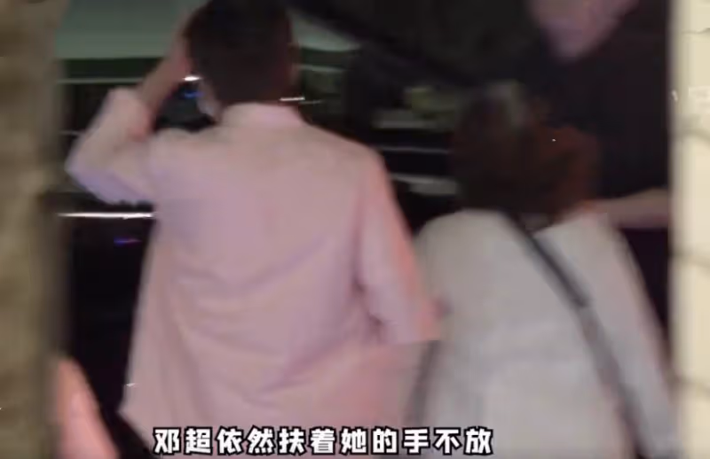 鄧超孫儷一家四口外出聚餐,為9歲女兒慶生,等等身高直追媽媽
