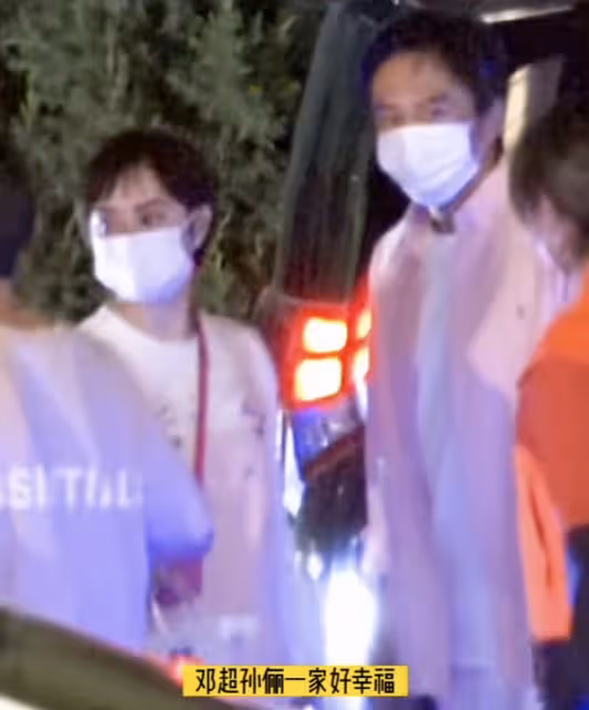 鄧超孫儷一家四口外出聚餐,為9歲女兒慶生,等等身高直追媽媽