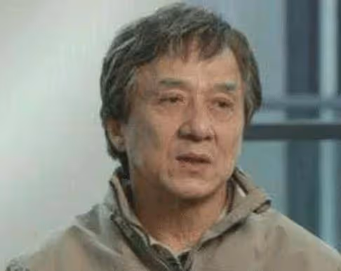 68歲洪金寶坐輪椅,65歲成龍頭髮花白,只有65歲的他活得像個妖精