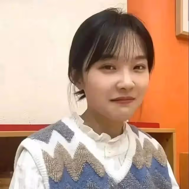 挖呀挖黃老師被曝疑似整容,之前顏值一般,現在長相漂亮身材苗條